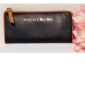 DOONEY & BOURKE Pebble Grain Large Zip Around Leather Wallet. NEW